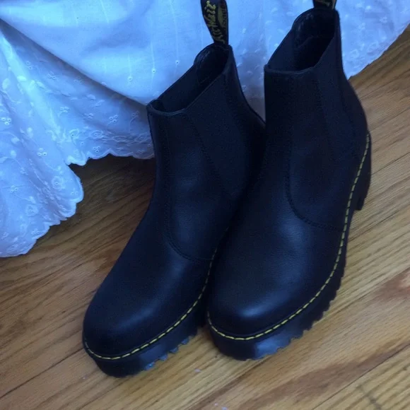 DR. Martens Rometty Chelsea boot - Picture 10 of 11